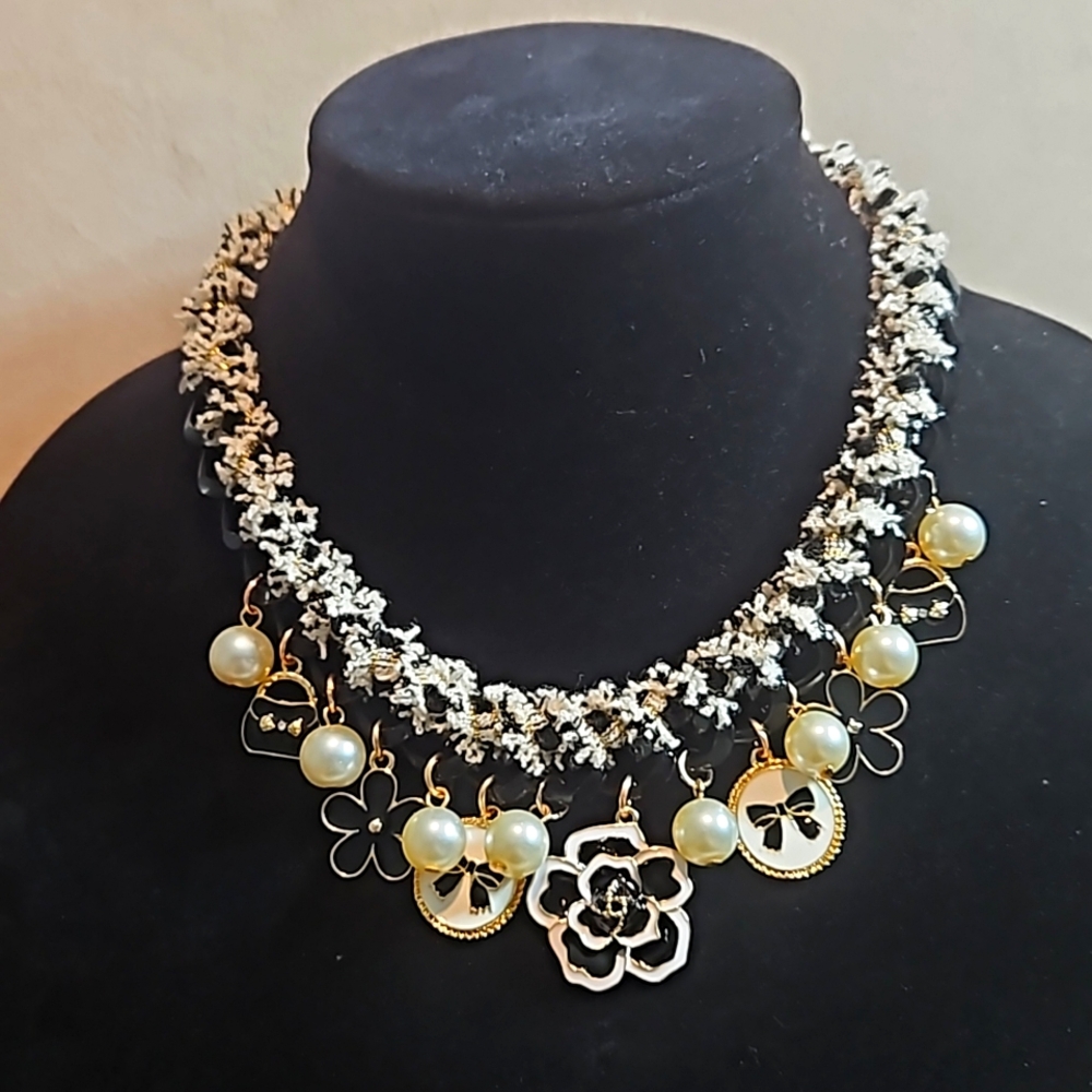 Gardinia Black and White Charm Necklace